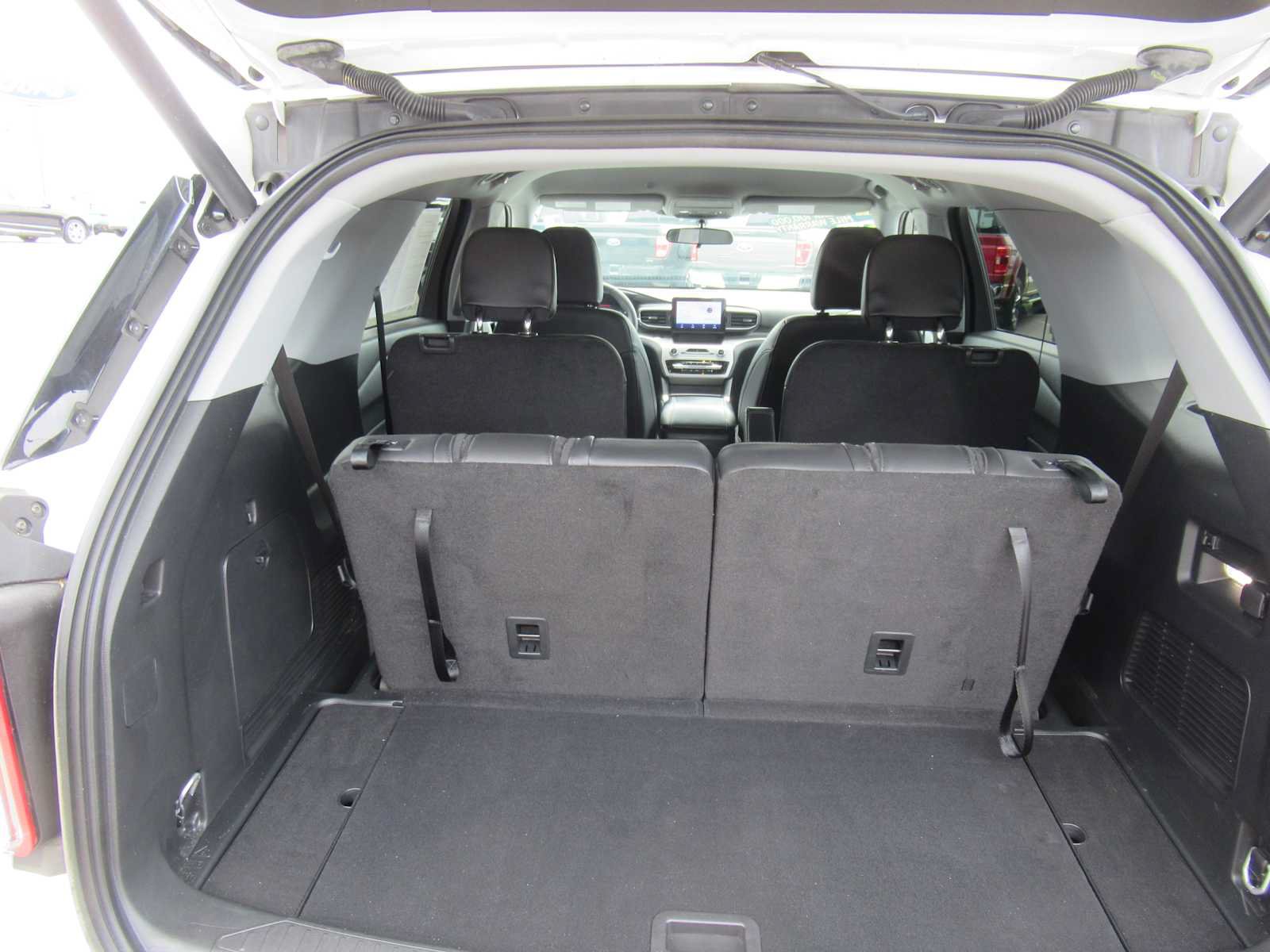 Used 2024 Ford Explorer XLT w/ Equipment Group 202A AWD/4WD image 19