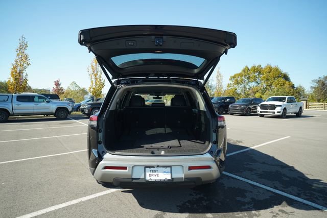 Used 2023 Nissan Pathfinder SL image 17