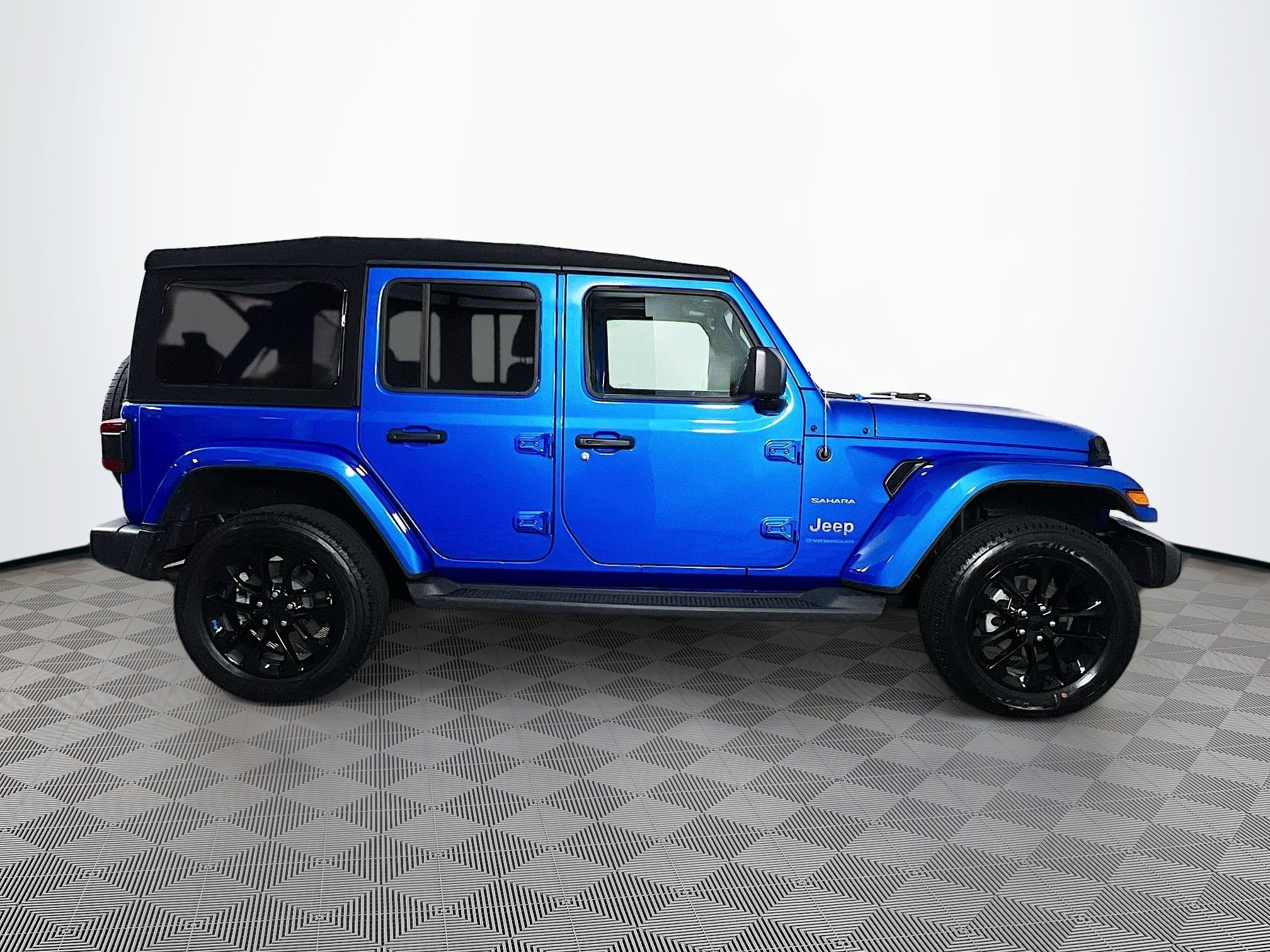 Used 2023 Jeep Wrangler Sahara w/ Cold Weather Group image 31