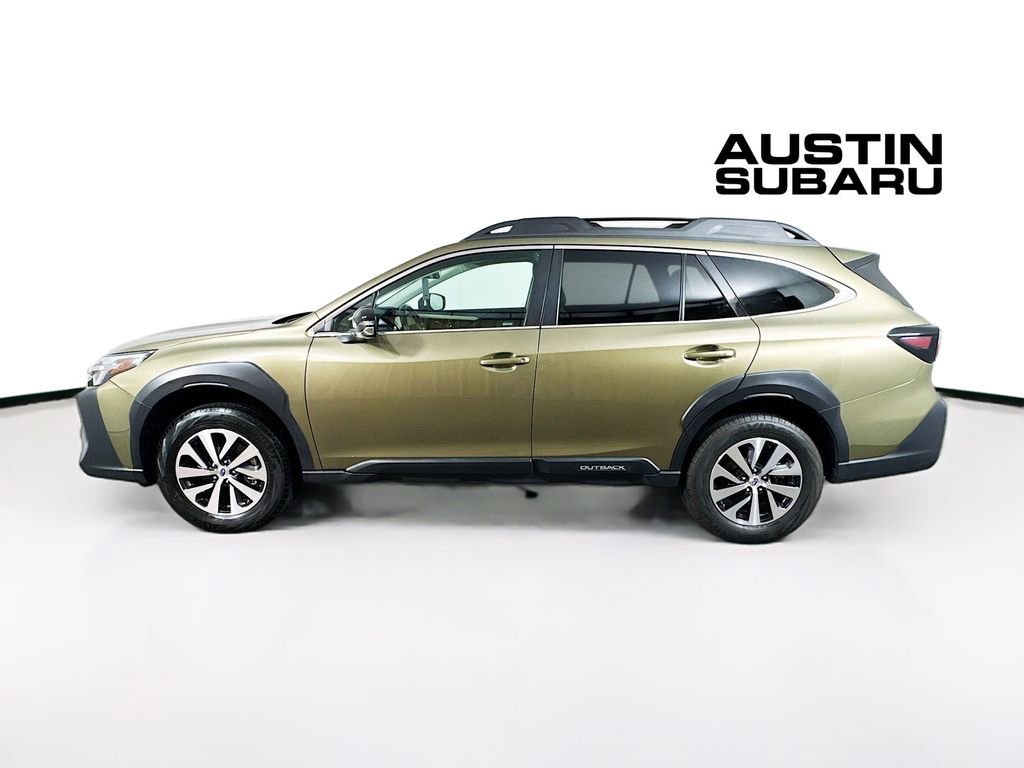 Used 2023 Subaru Outback Premium image 4