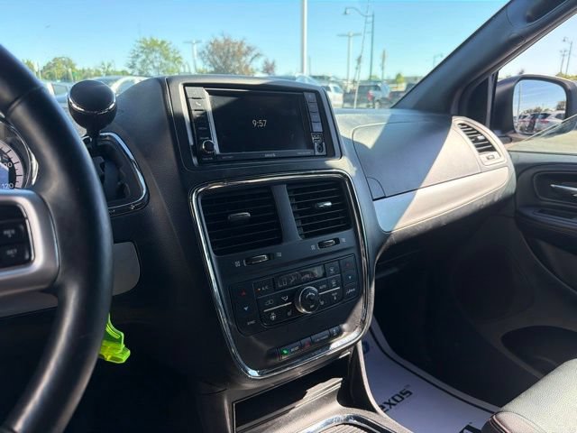 Used 2017 Dodge Grand Caravan GT FWD image 29