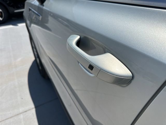 Certified 2026 Kia Sorento LX FWD image 2