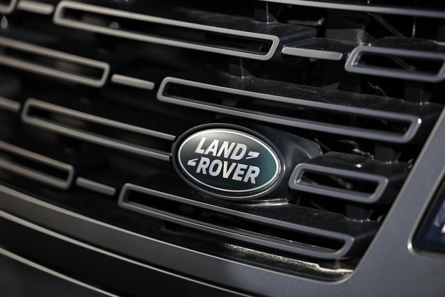 New 2025 Land Rover Range Rover Long Wheelbase SE image 4