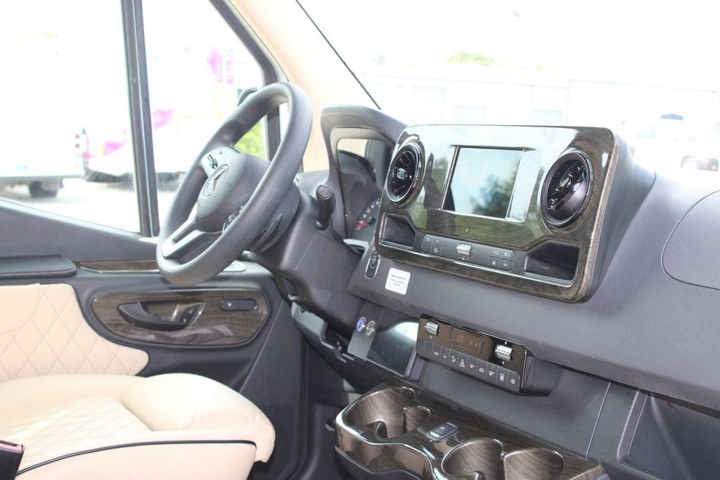 Used 2021 Mercedes-Benz Sprinter 3500 image 24