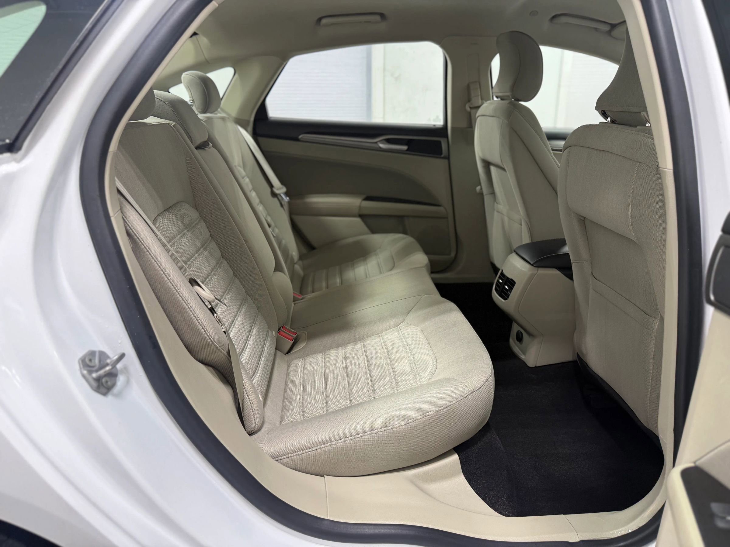 Used 2019 Ford Fusion SE image 28
