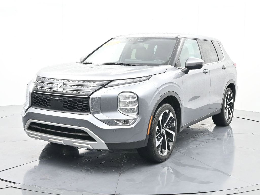 Used 2024 Mitsubishi Outlander SE