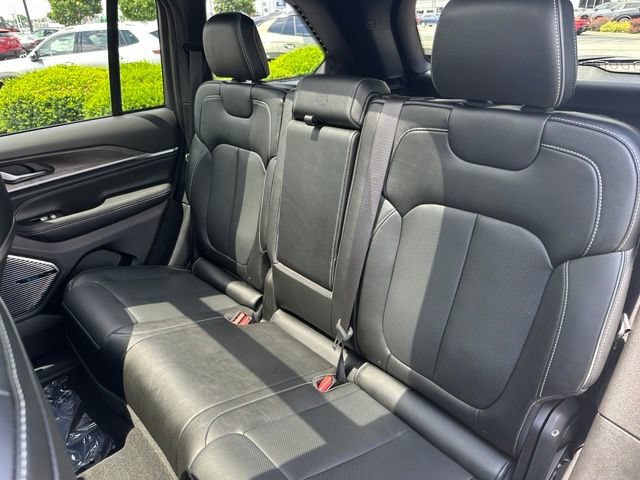 Used 2023 Jeep Grand Cherokee Overland AWD/4WD image 30