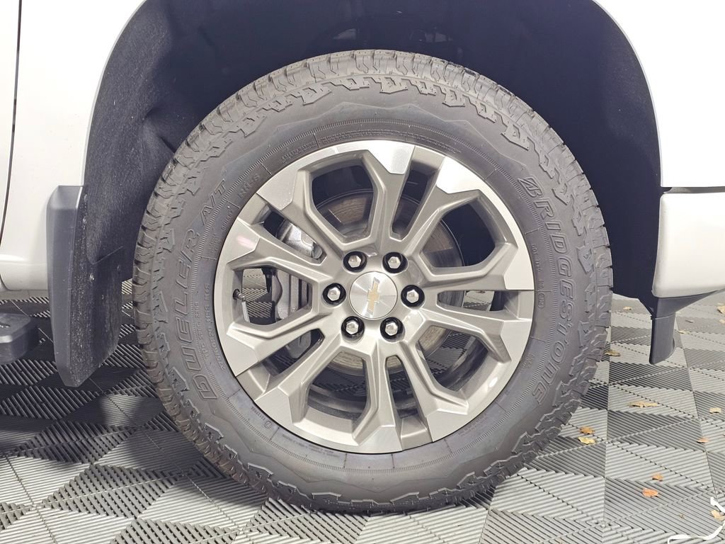 Used 2025 Chevrolet Silverado 1500 High Country w/ Technology Package image 9
