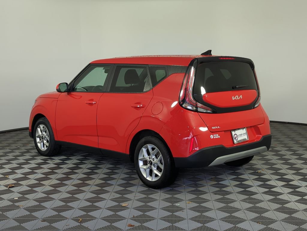 Used 2025 Kia Soul LX w/ LX Technology Package image 5