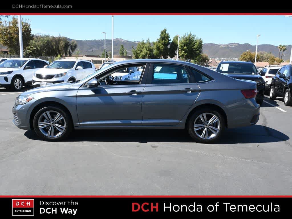 Used 2024 Volkswagen Jetta SE FWD image 5