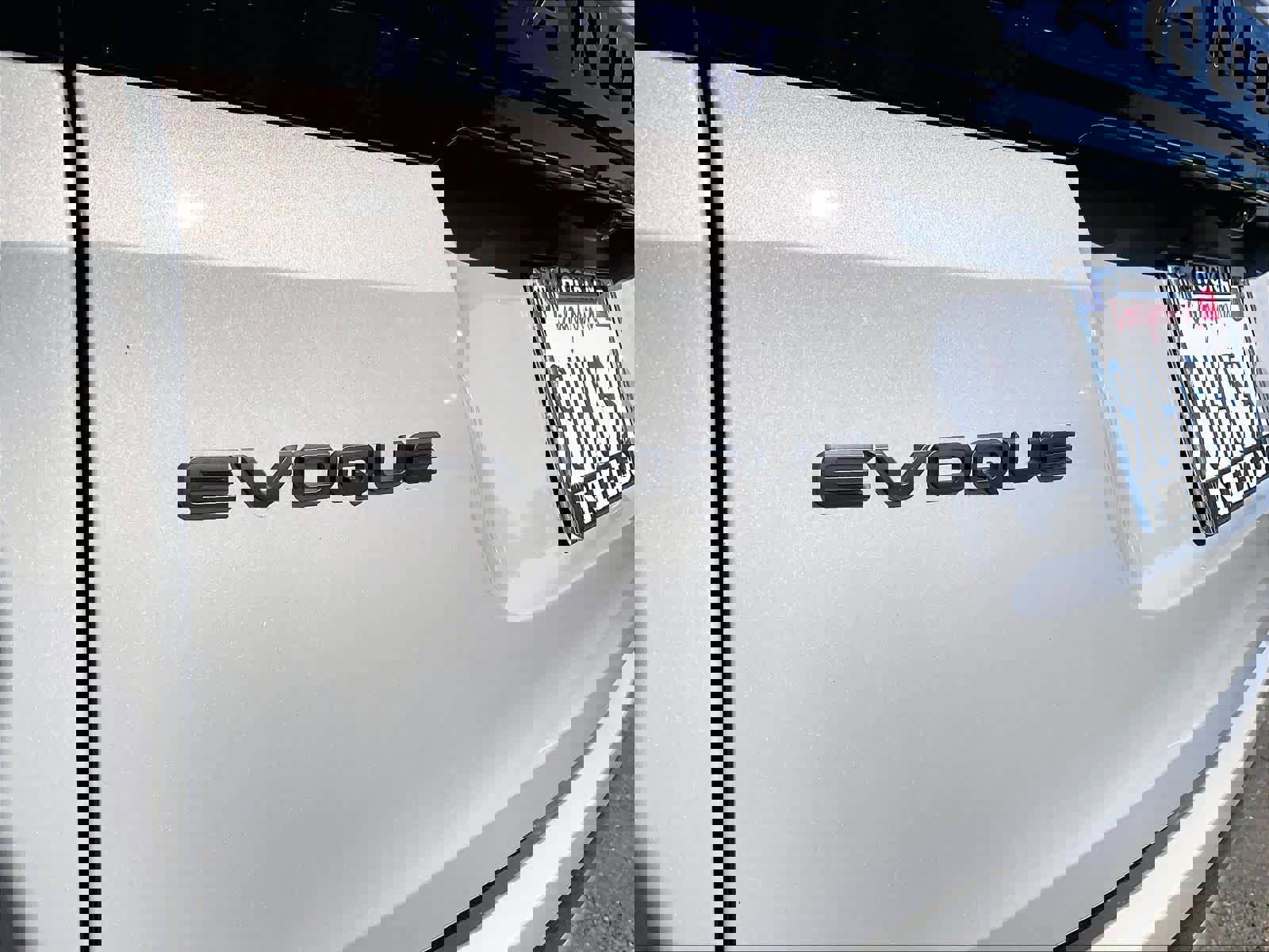 Used 2026 Land Rover Range Rover Evoque Dynamic SE image 10