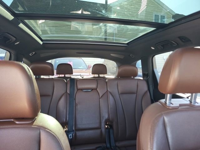 Used 2017 Audi Q7 3.0T Prestige w/ Prestige Package image 2