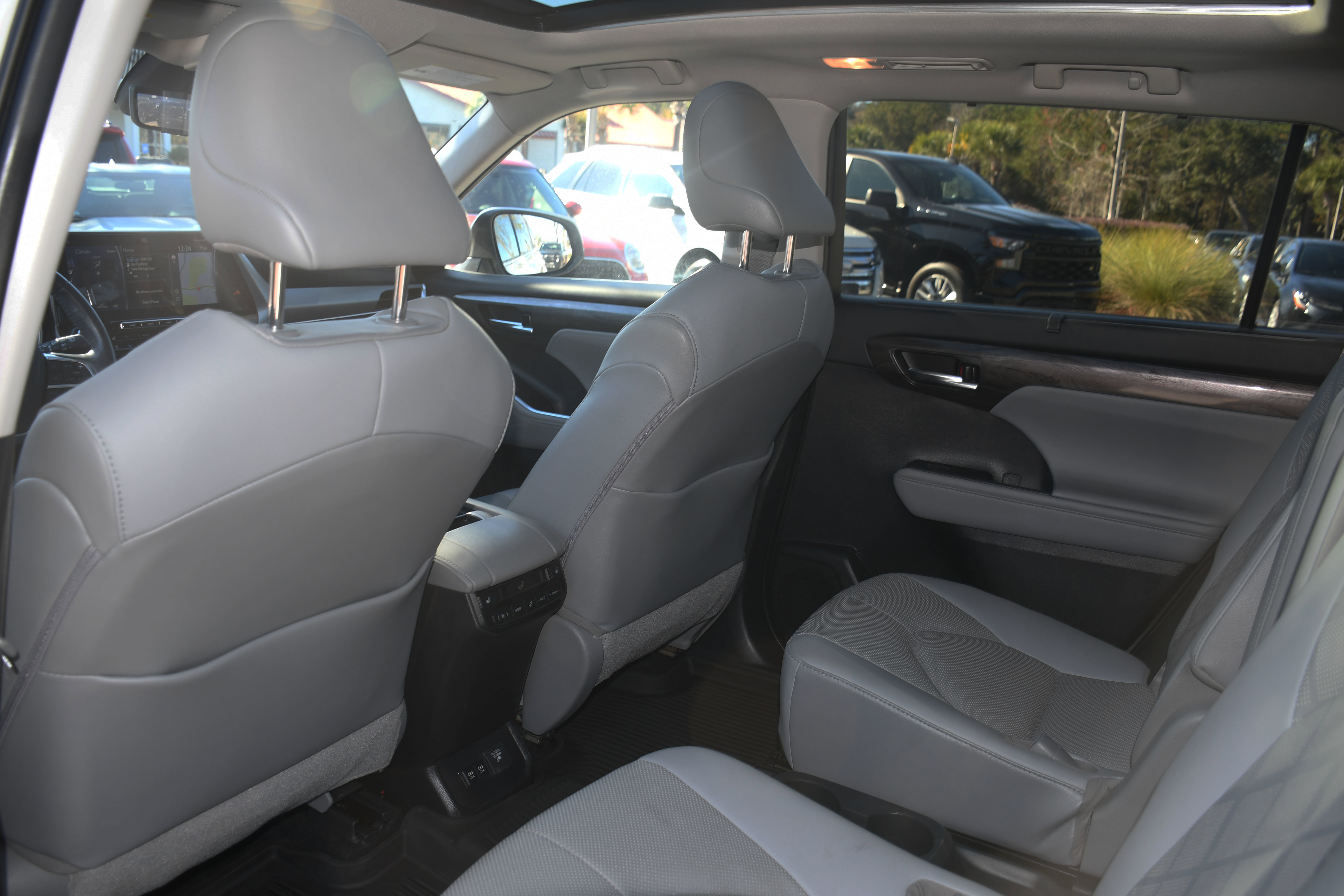 Used 2021 Toyota Highlander Platinum image 17