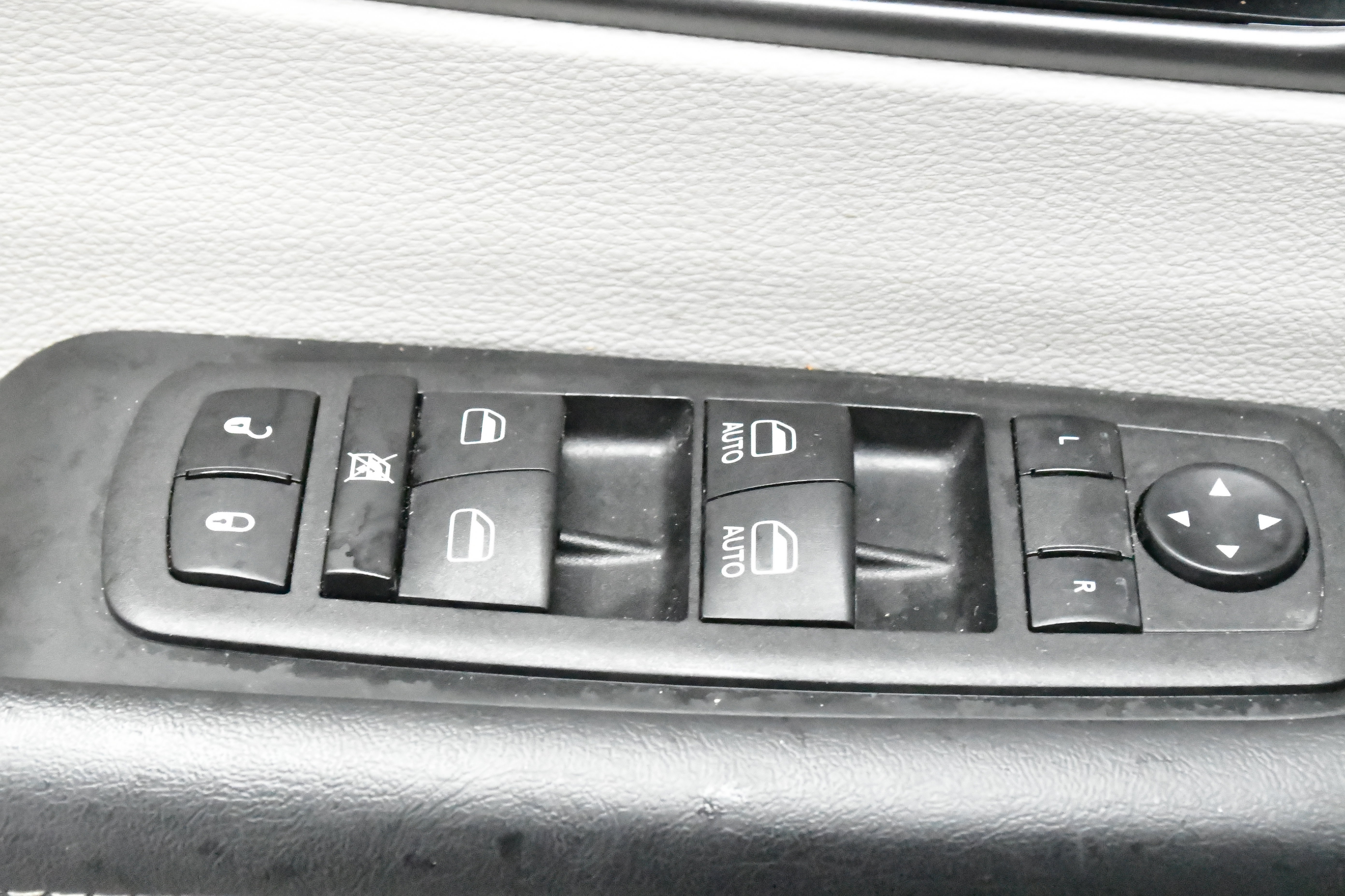 Used 2023 Chrysler Pacifica Limited image 34