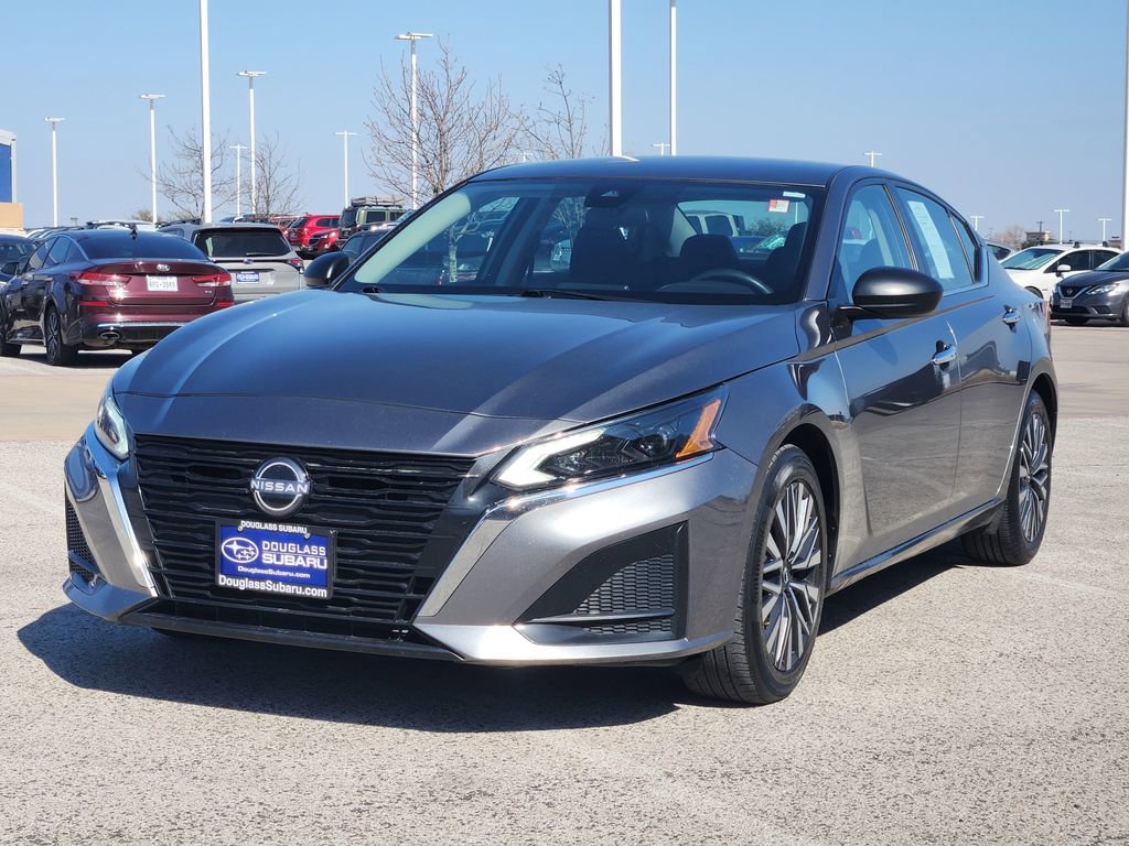 Used 2024 Nissan Altima 2.5 SV image 2
