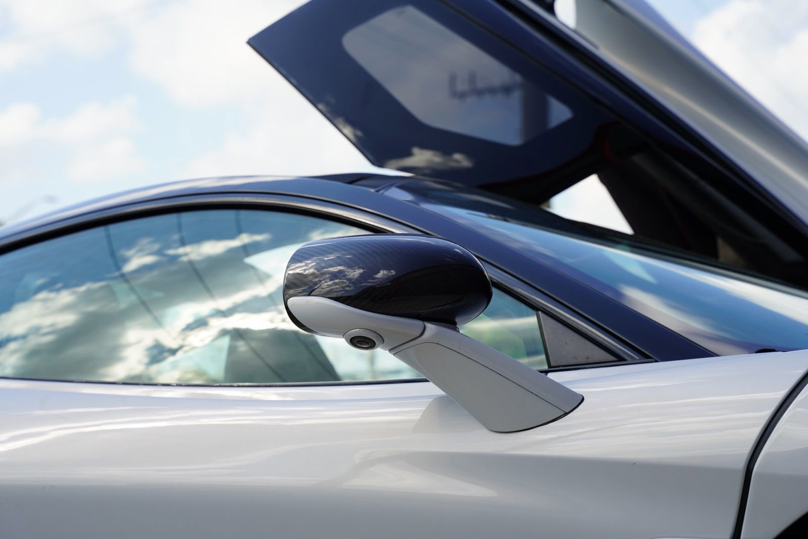 Used 2018 McLaren 720S image 14