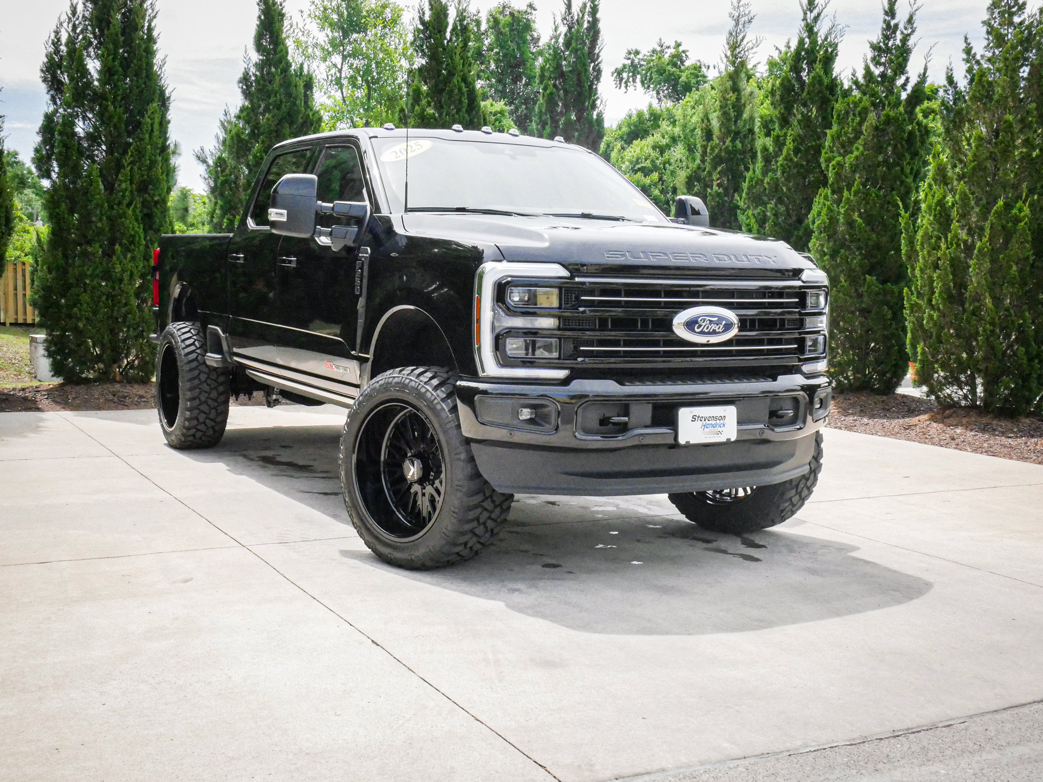Used 2025 Ford F250 Platinum AWD/4WD image 2