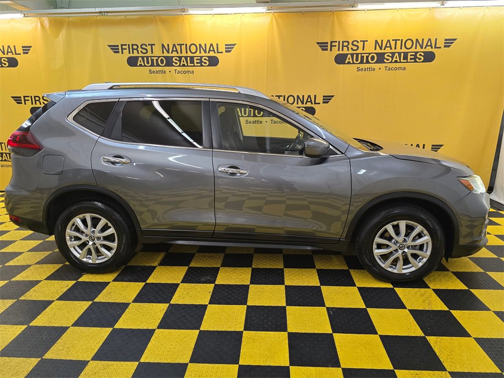Used 2020 Nissan Rogue SV image 2