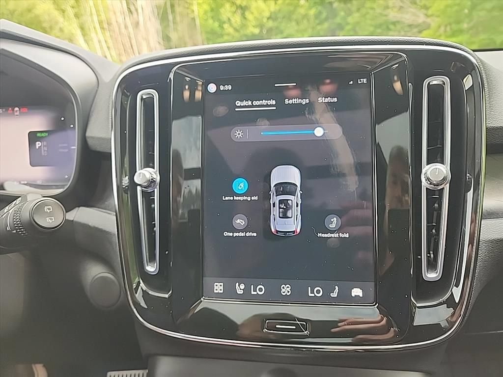 Certified 2023 Volvo XC40 Recharge Ultimate w/ Protection Package Premier AWD/4WD image 17