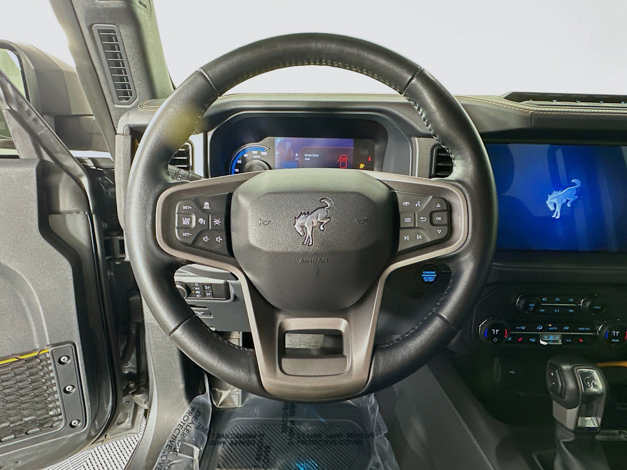 Used 2024 Ford Bronco Badlands image 11