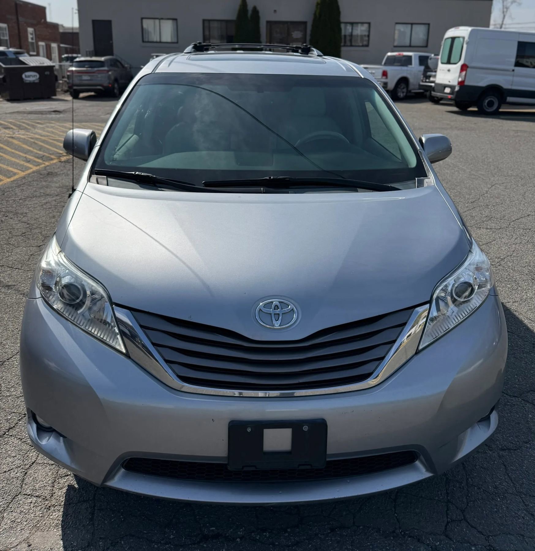 Used 2012 Toyota Sienna XLE FWD image 3
