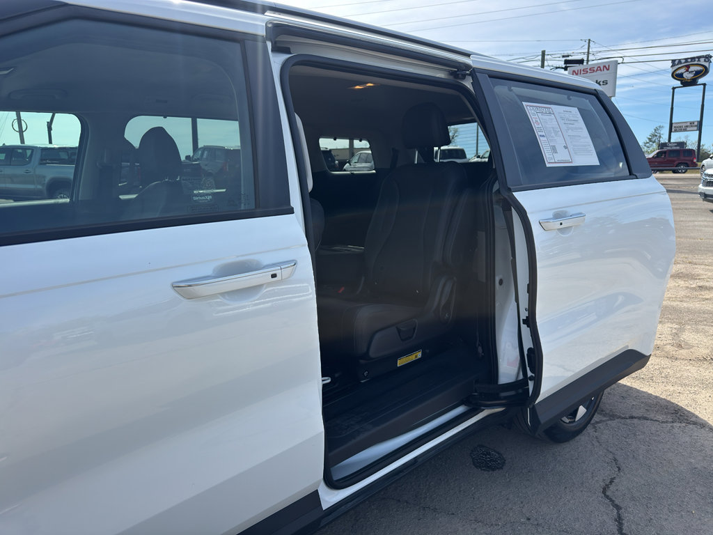 Used 2026 Kia Carnival EX image 20