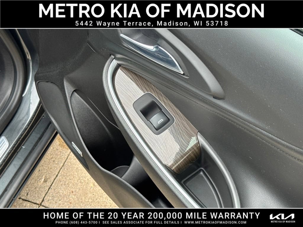Used 2017 Chevrolet Malibu Premier w/ Driver Confidence Package FWD image 37