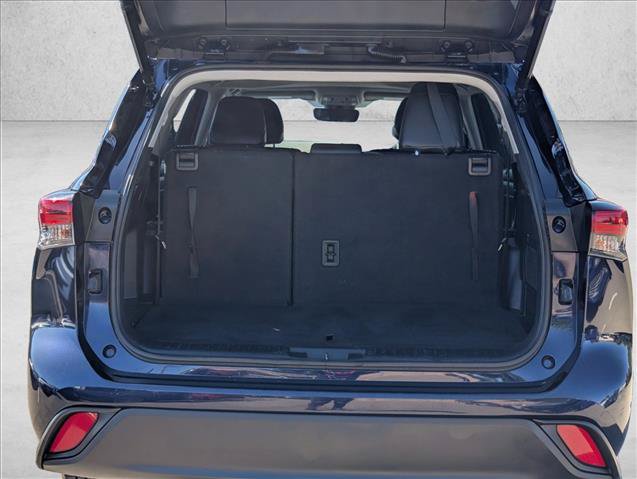 Used 2021 Toyota Highlander XLE FWD image 6