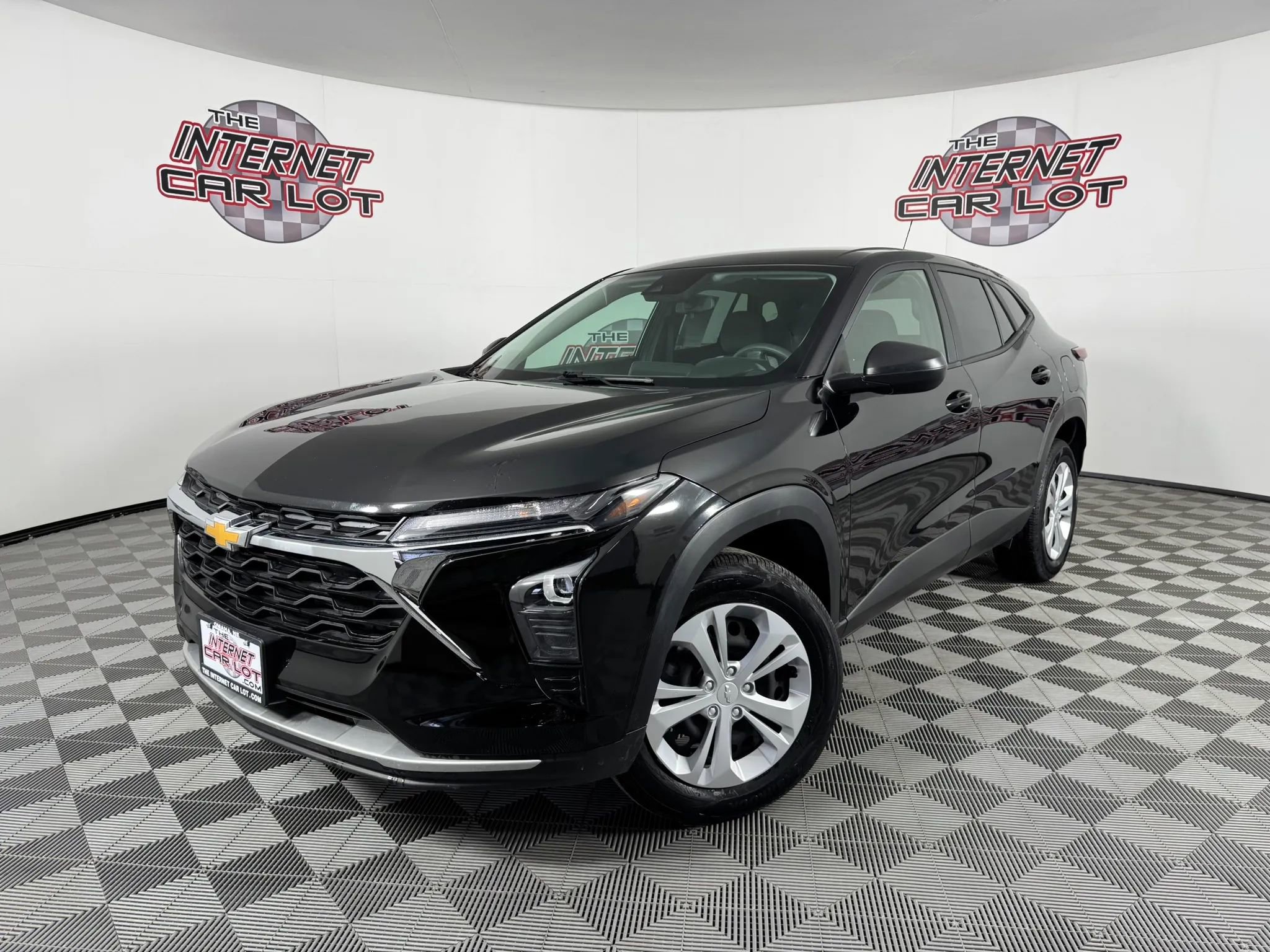 Used 2024 Chevrolet Trax LS w/ Driver Confidence Package image 1