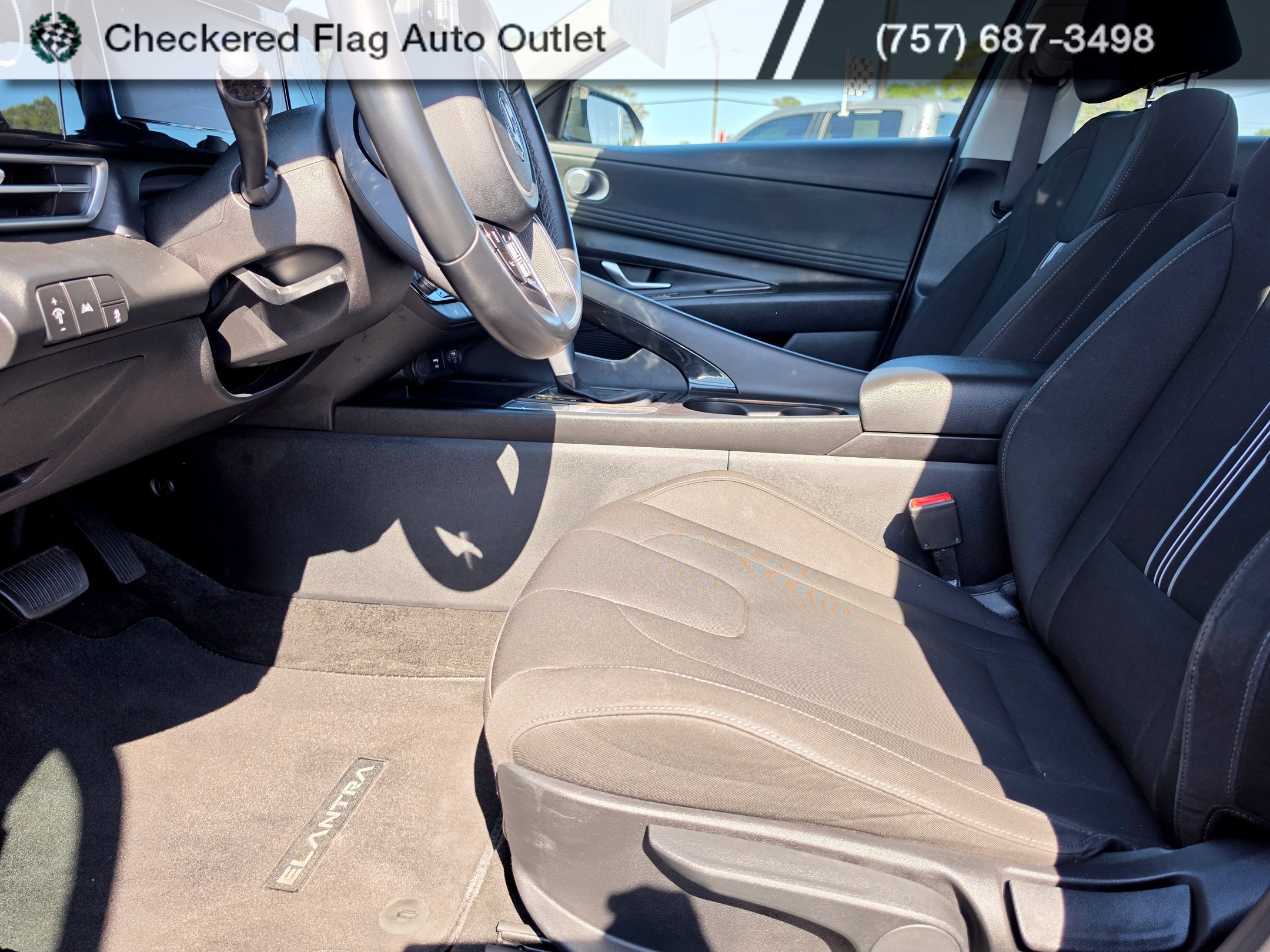 Used 2022 Hyundai Elantra SEL w/ Convenience Package FWD image 14