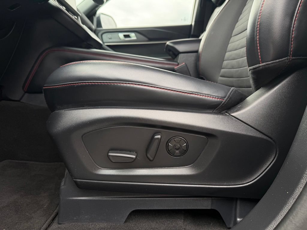 Used 2025 Ford Explorer ST-Line w/ Premium Package RWD image 12