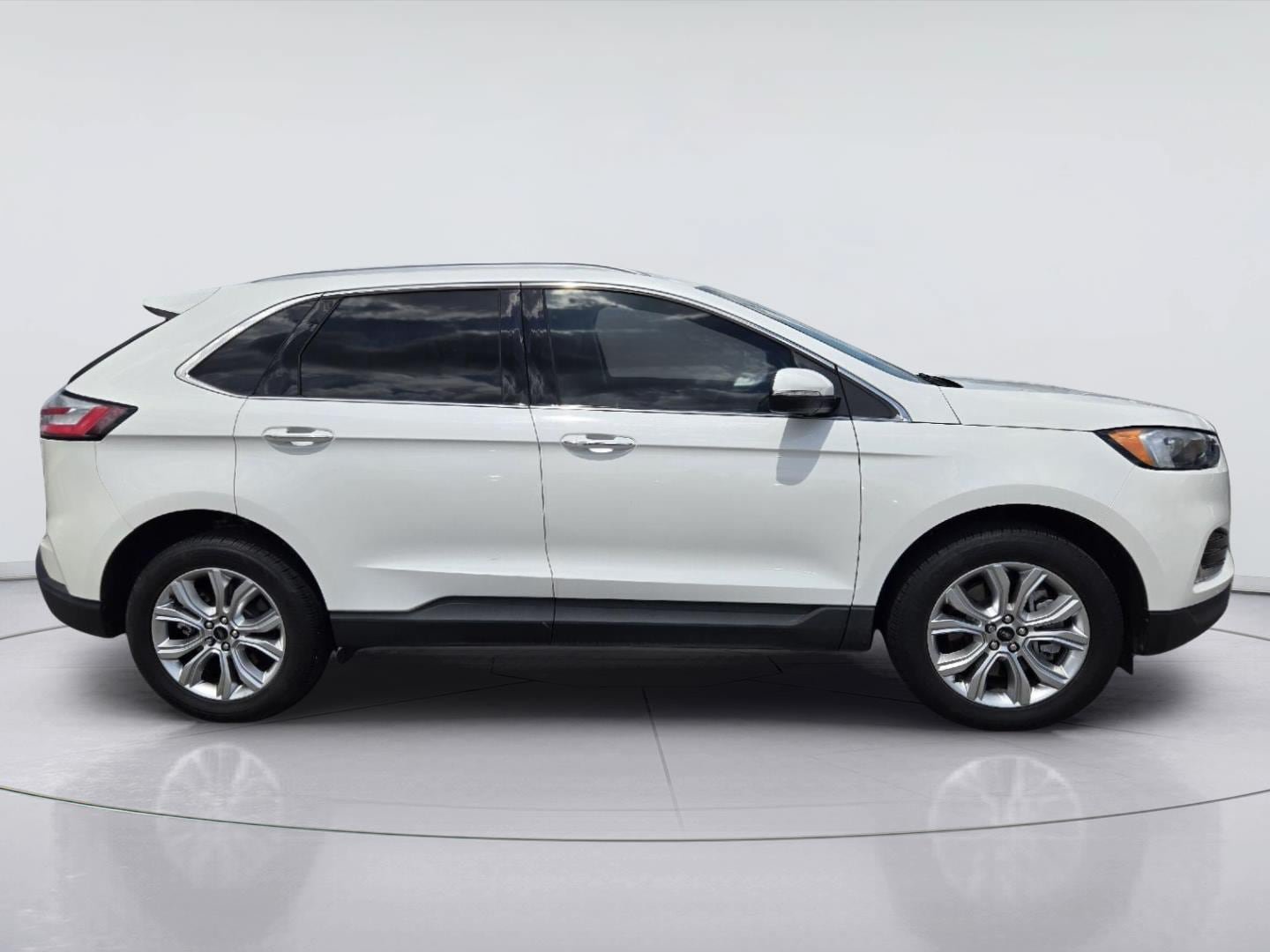 Used 2023 Ford Edge Titanium AWD/4WD image 4