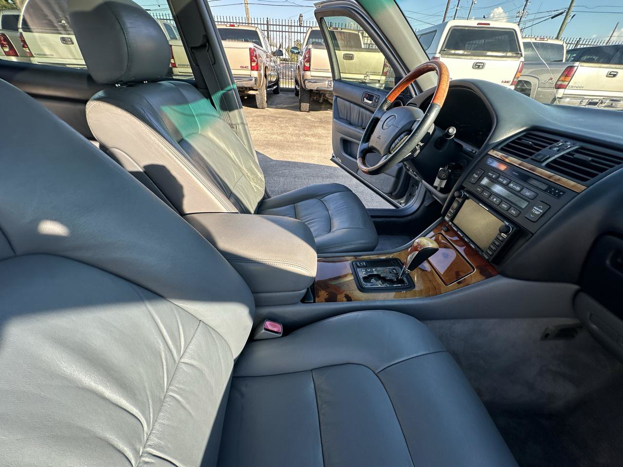 Used 1999 Lexus LS 400 w/ Premium Pkg RWD image 23