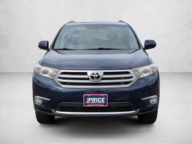 Used 2012 Toyota Highlander SE w/ Tow Pkg video 2