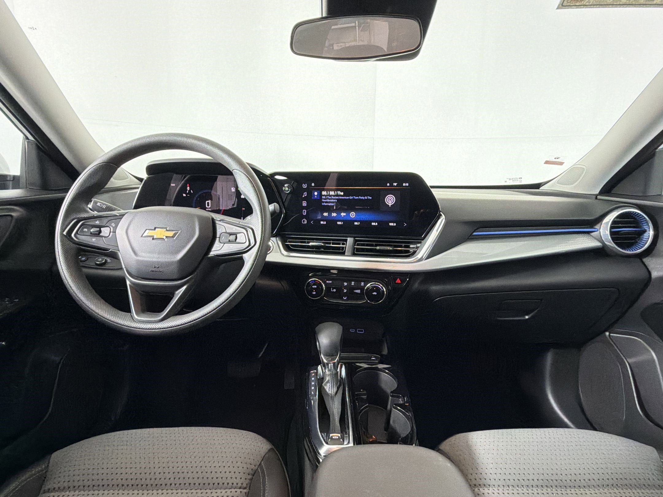 Used 2024 Chevrolet Trax LT FWD image 16