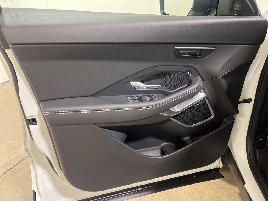 New 2024 Jaguar E-PACE R-Dynamic SE image 9