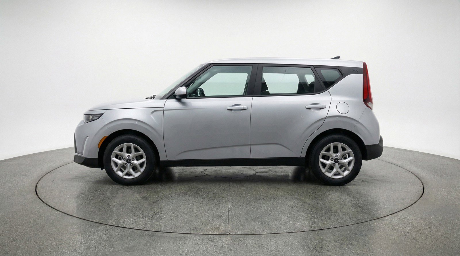 Used 2025 Kia Soul LX w/ LX Technology Package FWD image 5