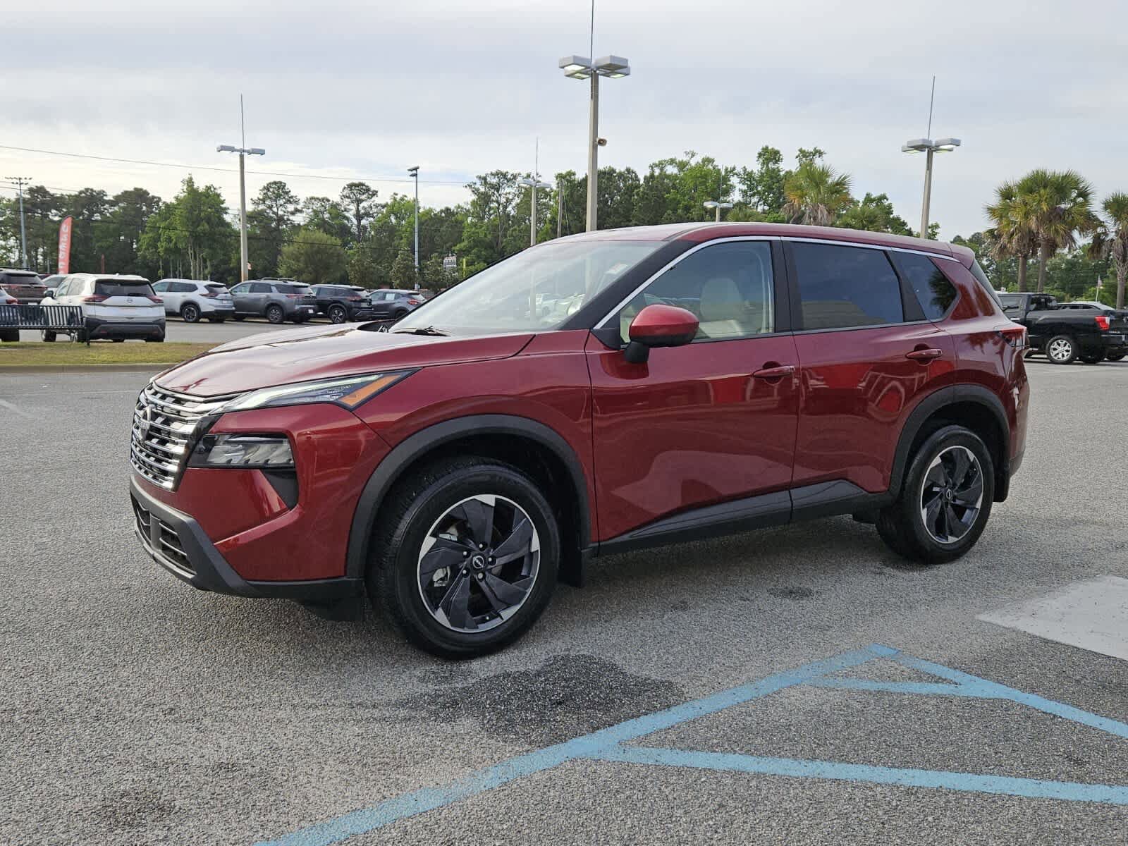 Used 2025 Nissan Rogue SV FWD image 2