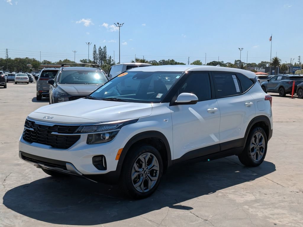 Certified 2025 Kia Seltos LX AWD/4WD image 4