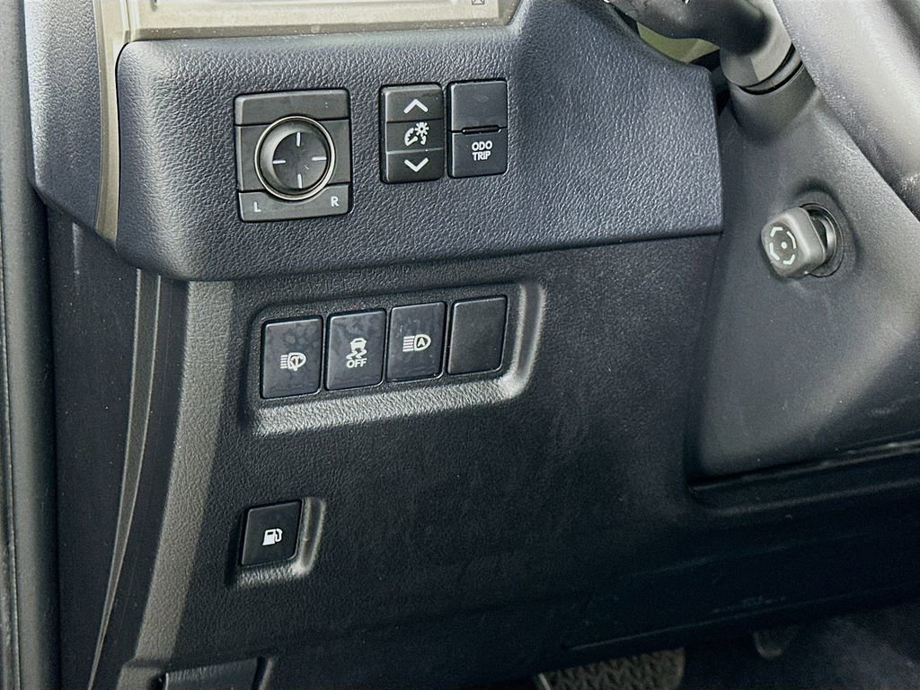 Used 2020 Lexus GX 460 Premium w/ Premium Package image 8