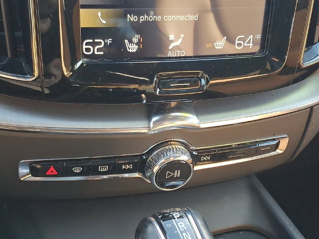 Used 2018 Volvo XC60 T5 Momentum w/ Convenience Package AWD/4WD image 16
