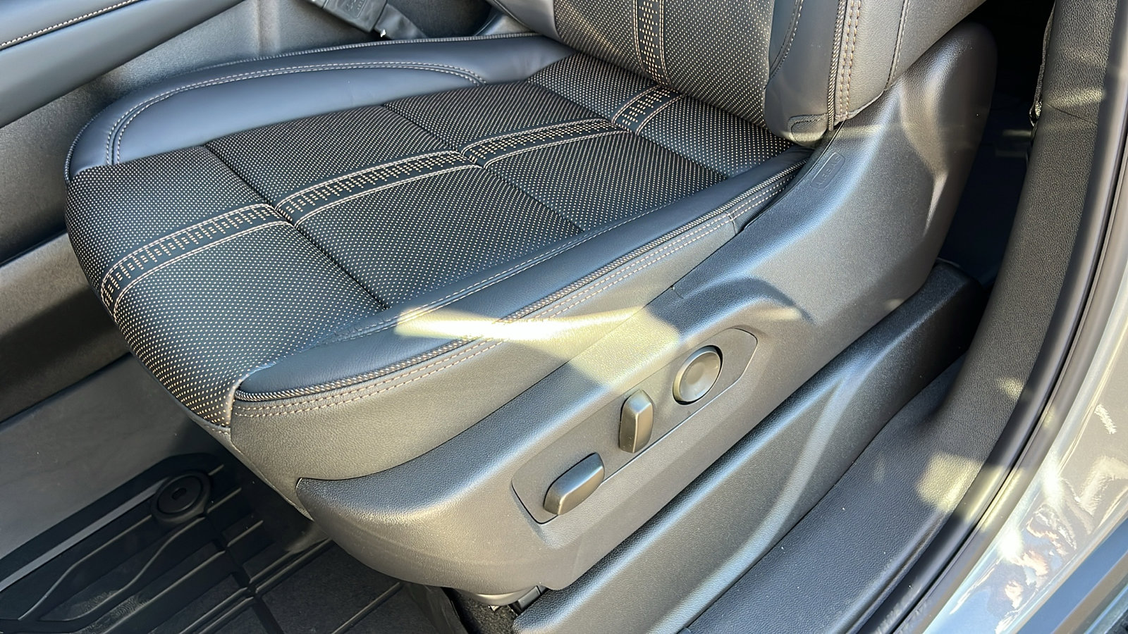 New 2026 Chevrolet Suburban High Country image 22