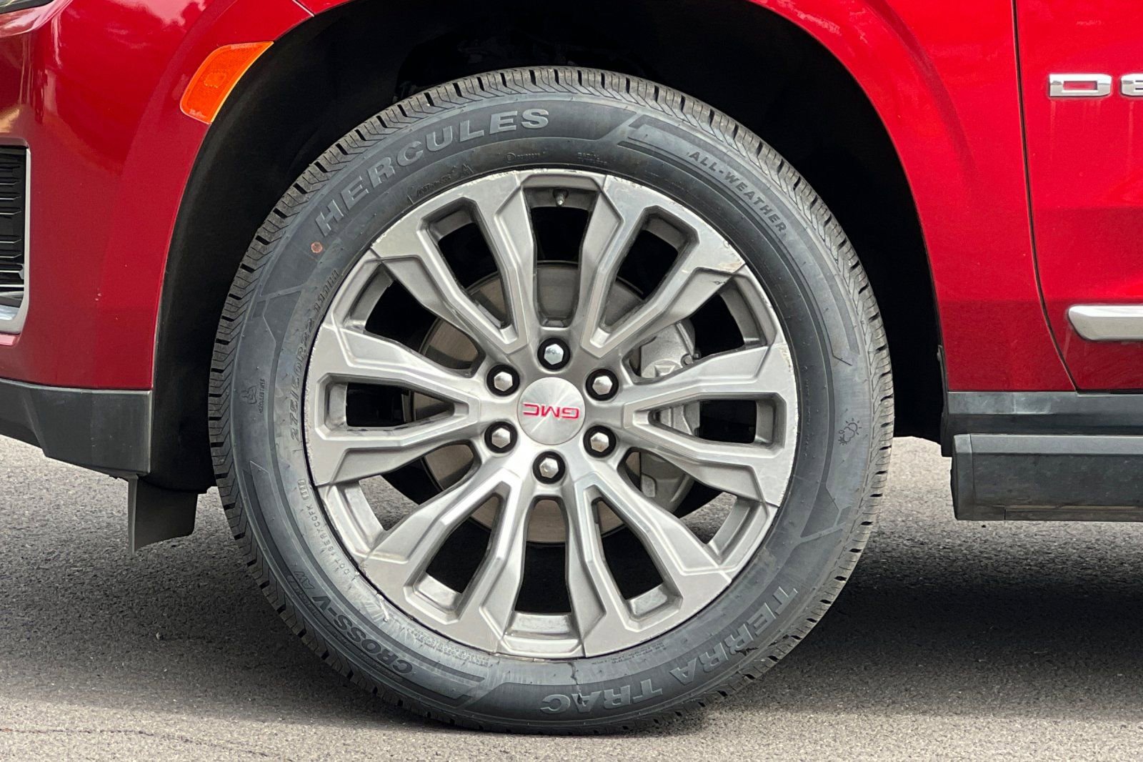 Used 2021 GMC Yukon Denali w/ Denali Premium Package image 28