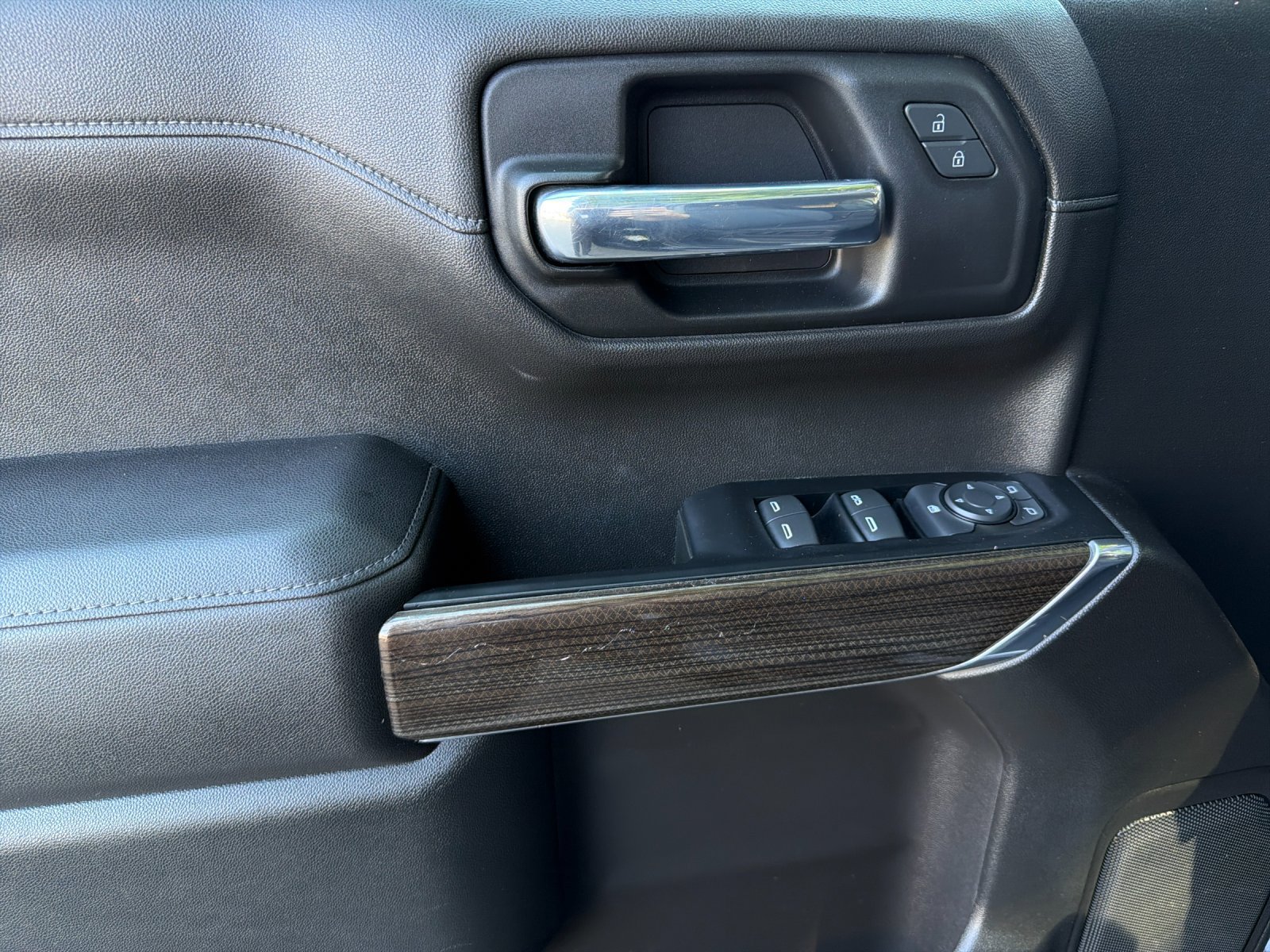 Used 2022 Chevrolet Silverado 1500 LT RWD image 11