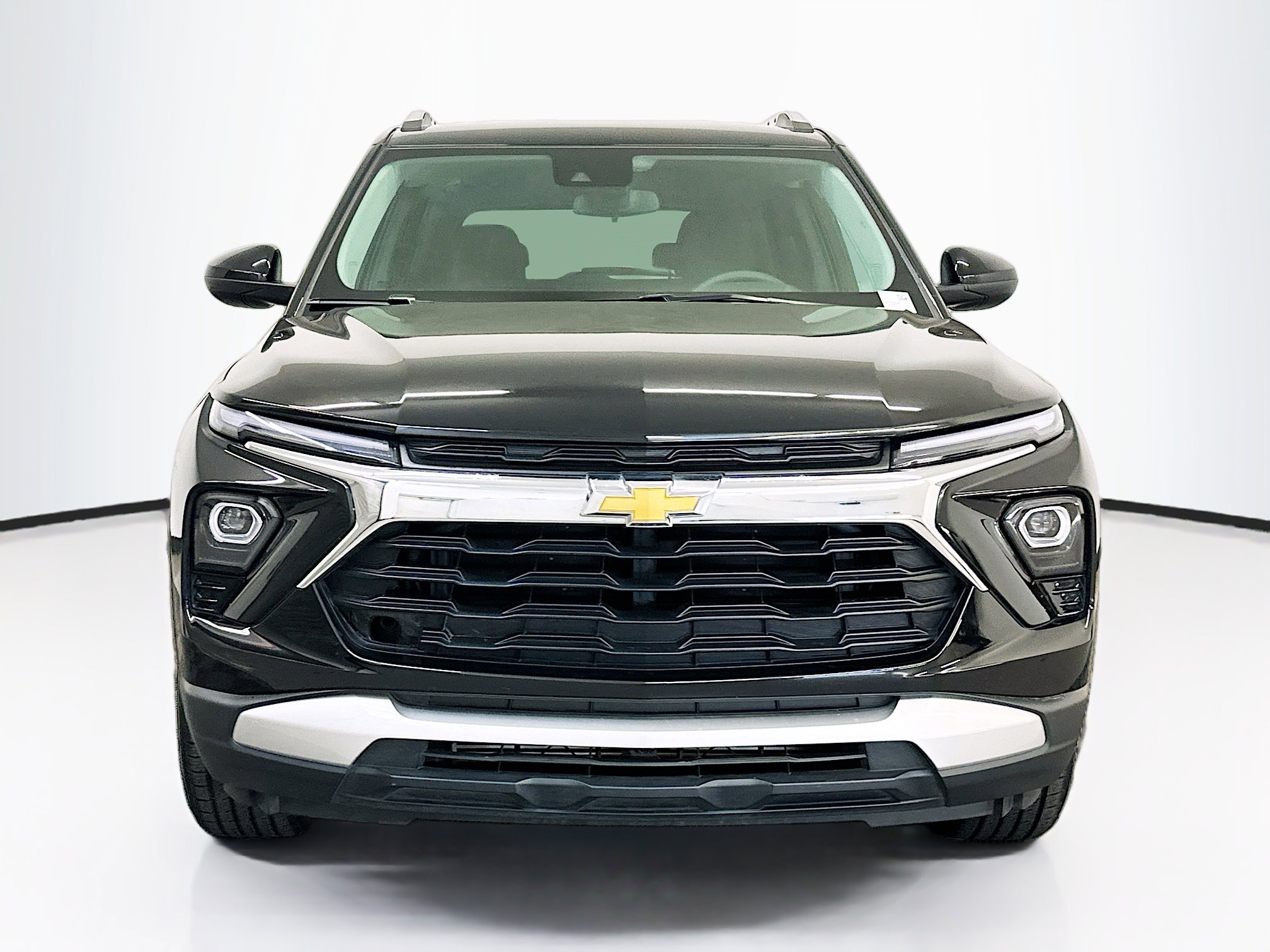Used 2025 Chevrolet TrailBlazer LT AWD/4WD image 2