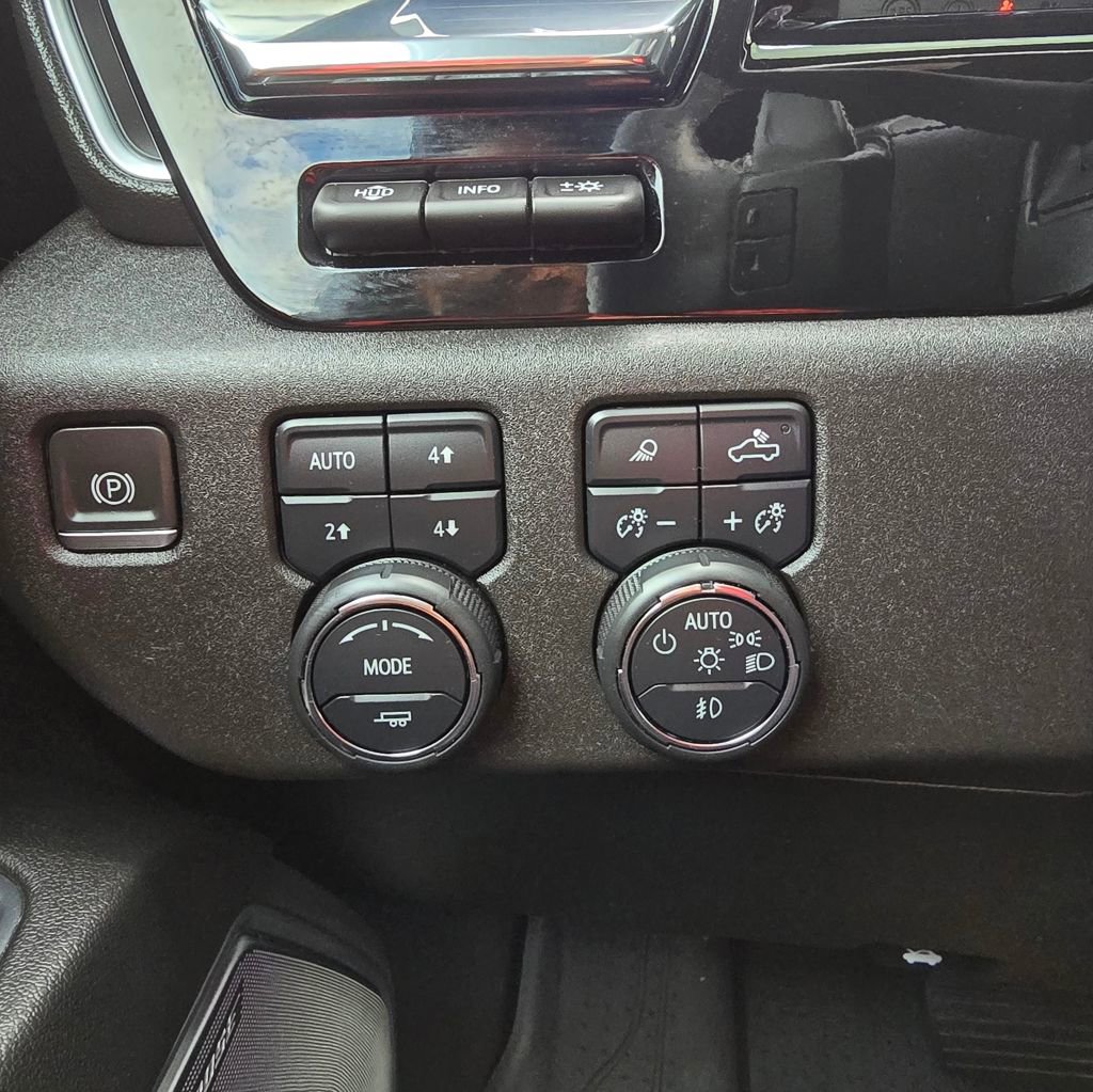 Used 2024 Chevrolet Silverado 1500 High Country w/ High Country Premium Package image 12