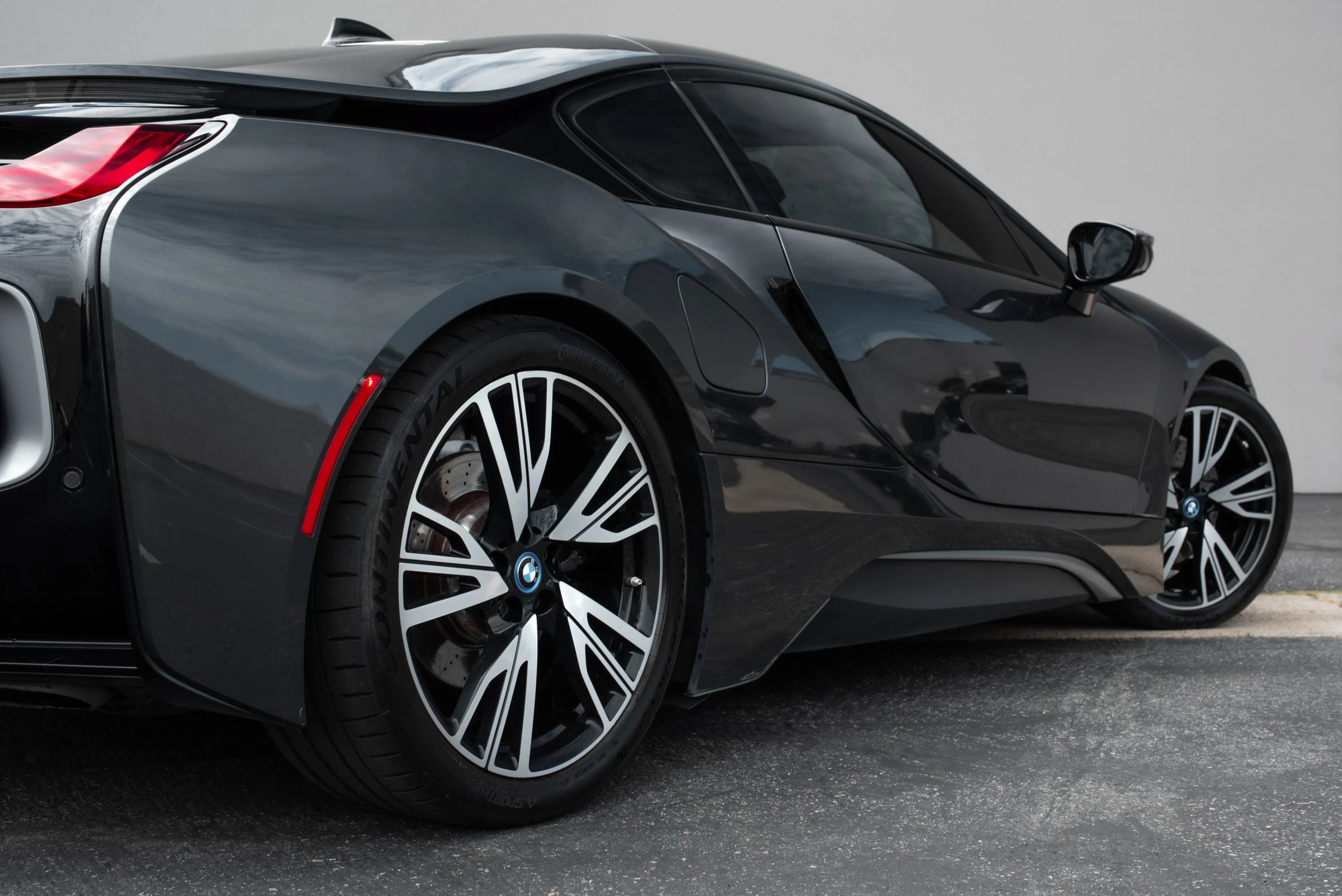 Used 2015 BMW i8 AWD/4WD image 25