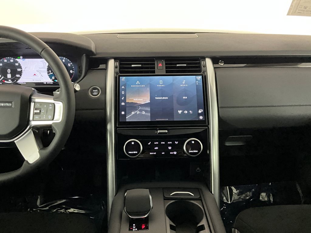 Certified 2025 Land Rover Discovery S image 12