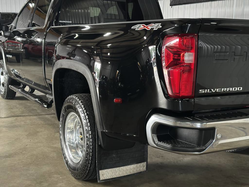 Used 2021 Chevrolet Silverado 3500 LTZ w/ LTZ Plus Package image 17