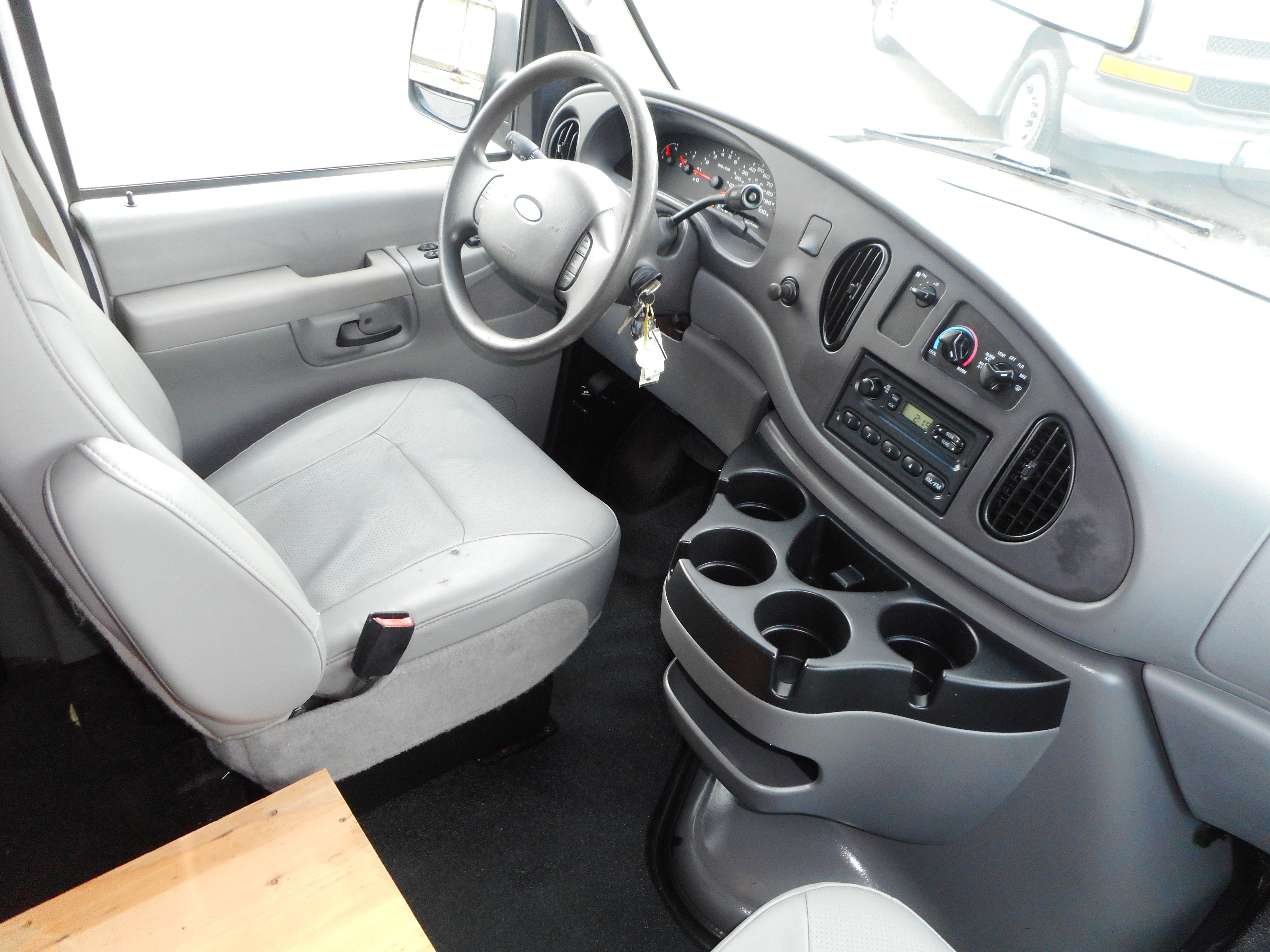 Used 2006 Ford E-250 and Econoline 250 RWD image 22